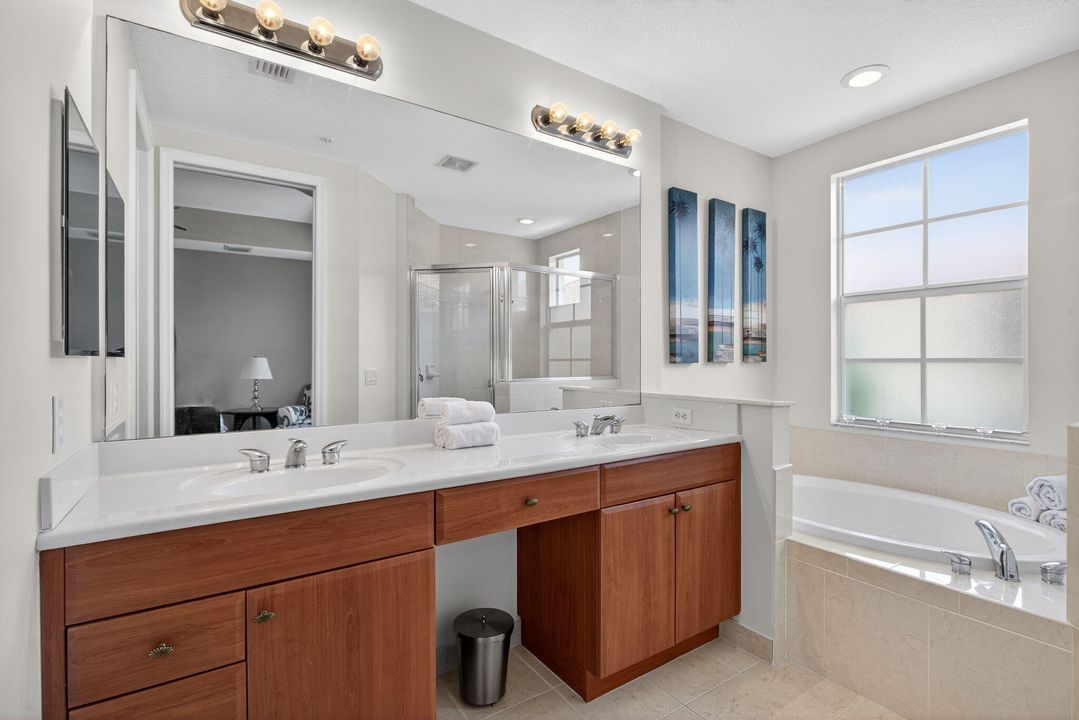 En Venta: $545,000 (2 camas, 3 baños, 2096 Pies cuadrados)