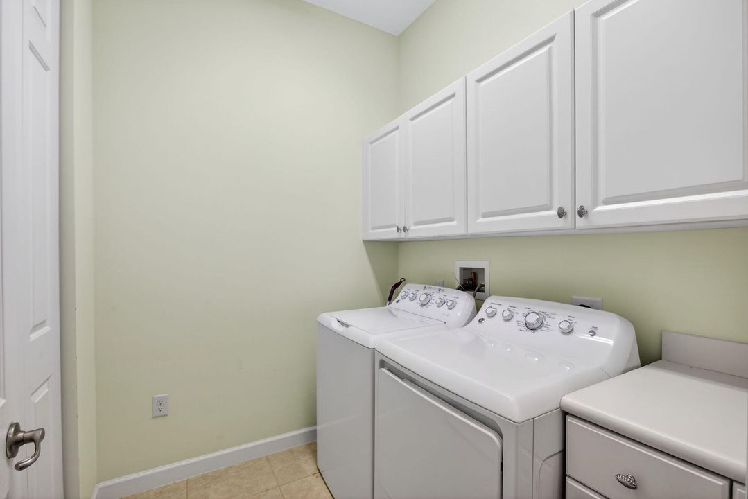 En Venta: $545,000 (2 camas, 3 baños, 2096 Pies cuadrados)