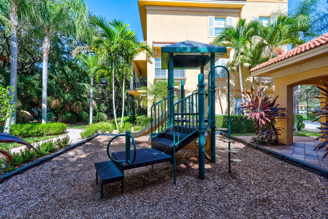 En Venta: $545,000 (2 camas, 3 baños, 2096 Pies cuadrados)