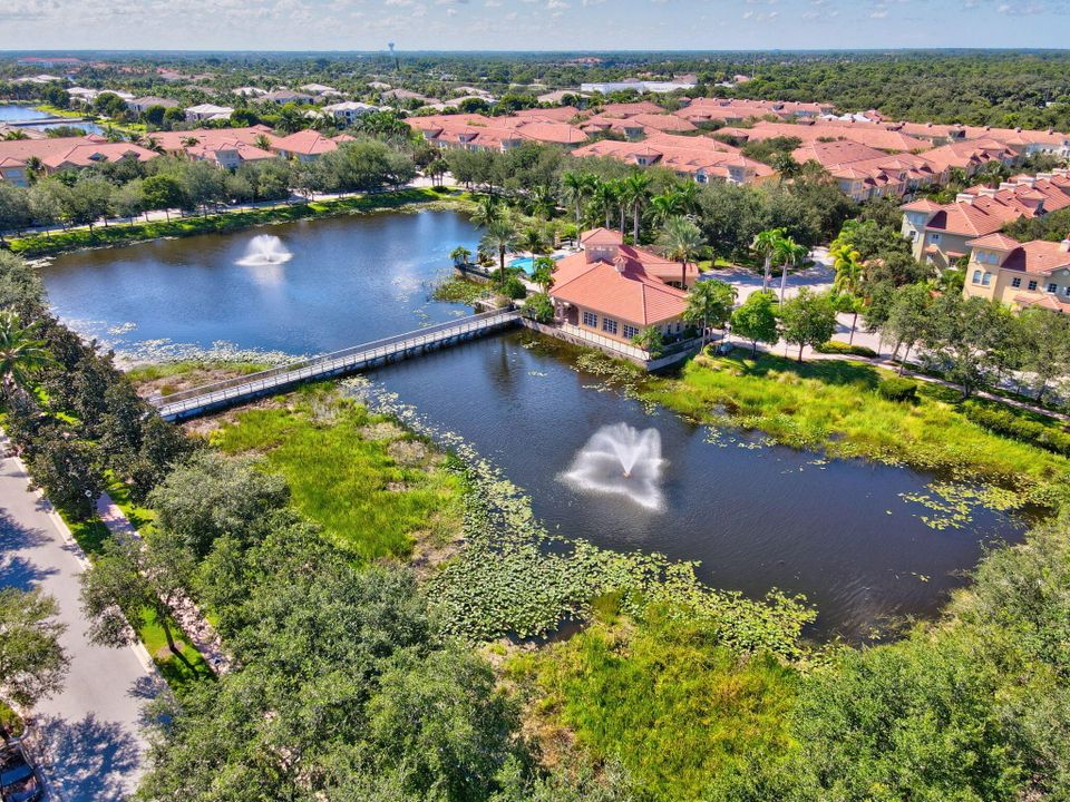 En Venta: $545,000 (2 camas, 3 baños, 2096 Pies cuadrados)