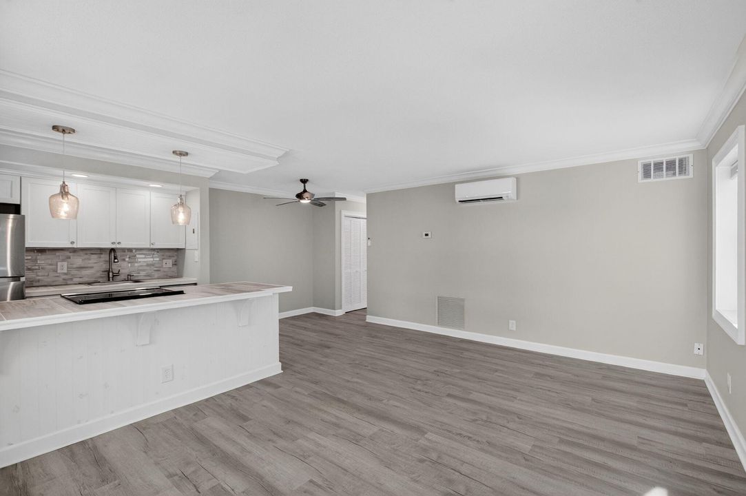 For Sale: $329,000 (1 beds, 1 baths, 620 Square Feet)