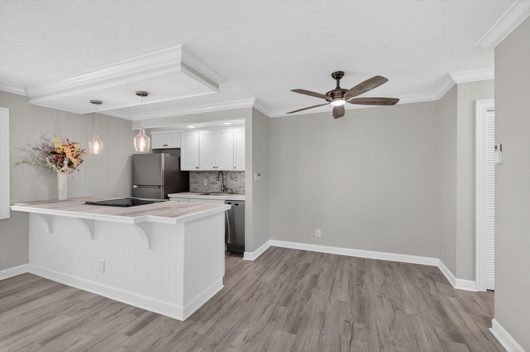 For Sale: $329,000 (1 beds, 1 baths, 620 Square Feet)