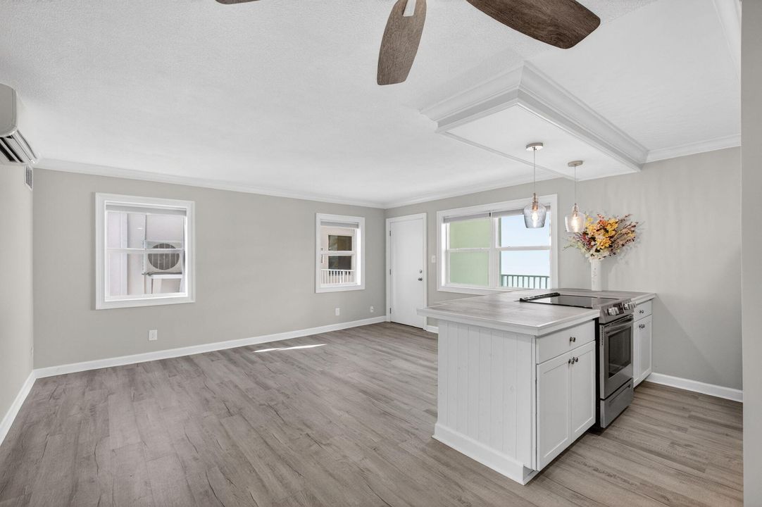 For Sale: $329,000 (1 beds, 1 baths, 620 Square Feet)