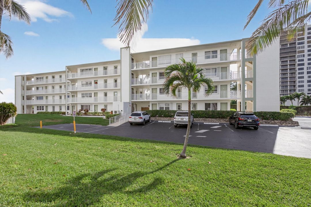 For Sale: $329,000 (1 beds, 1 baths, 620 Square Feet)