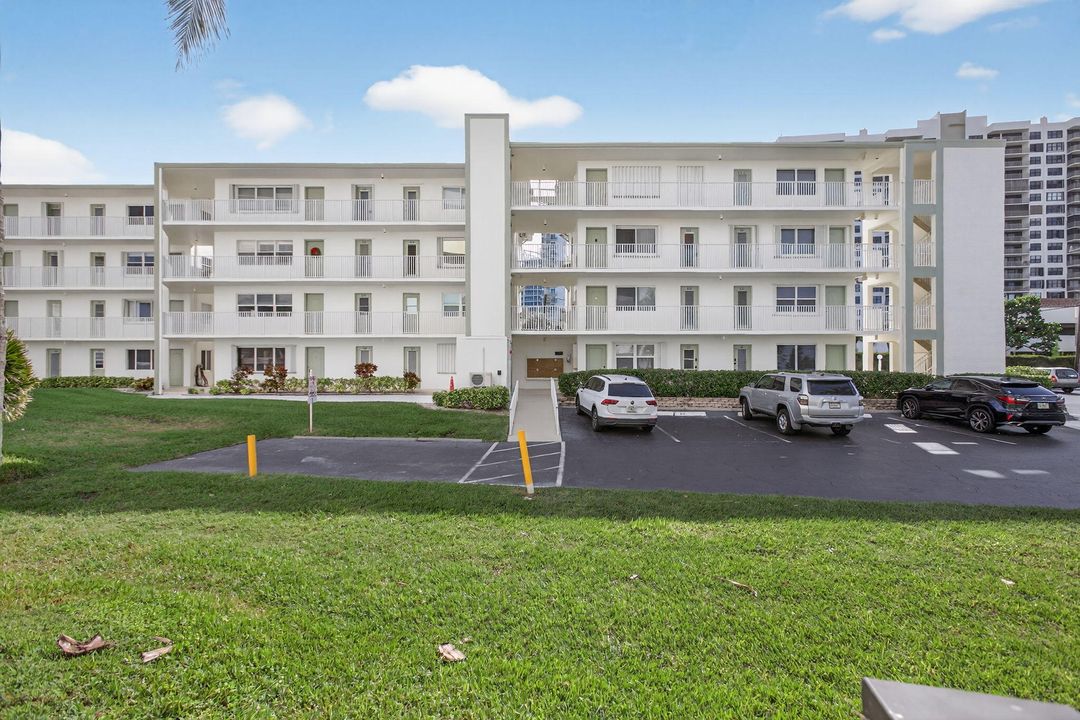 For Sale: $329,000 (1 beds, 1 baths, 620 Square Feet)