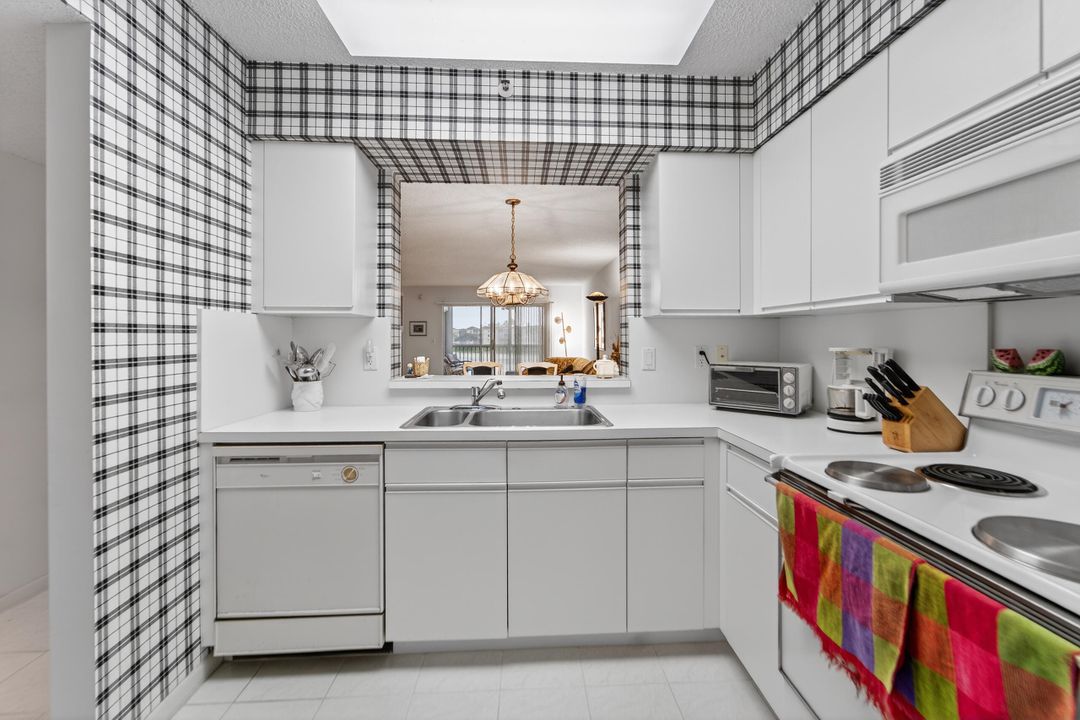 待售: $203,900 (2 贝兹, 2 浴室, 1392 平方英尺)