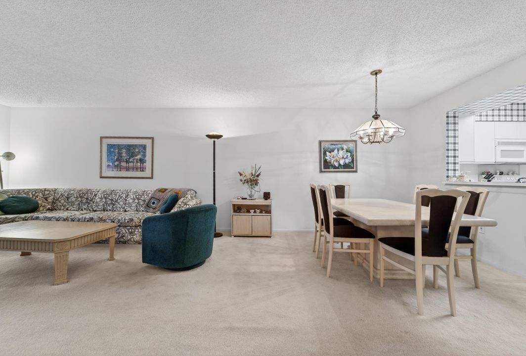 待售: $203,900 (2 贝兹, 2 浴室, 1392 平方英尺)