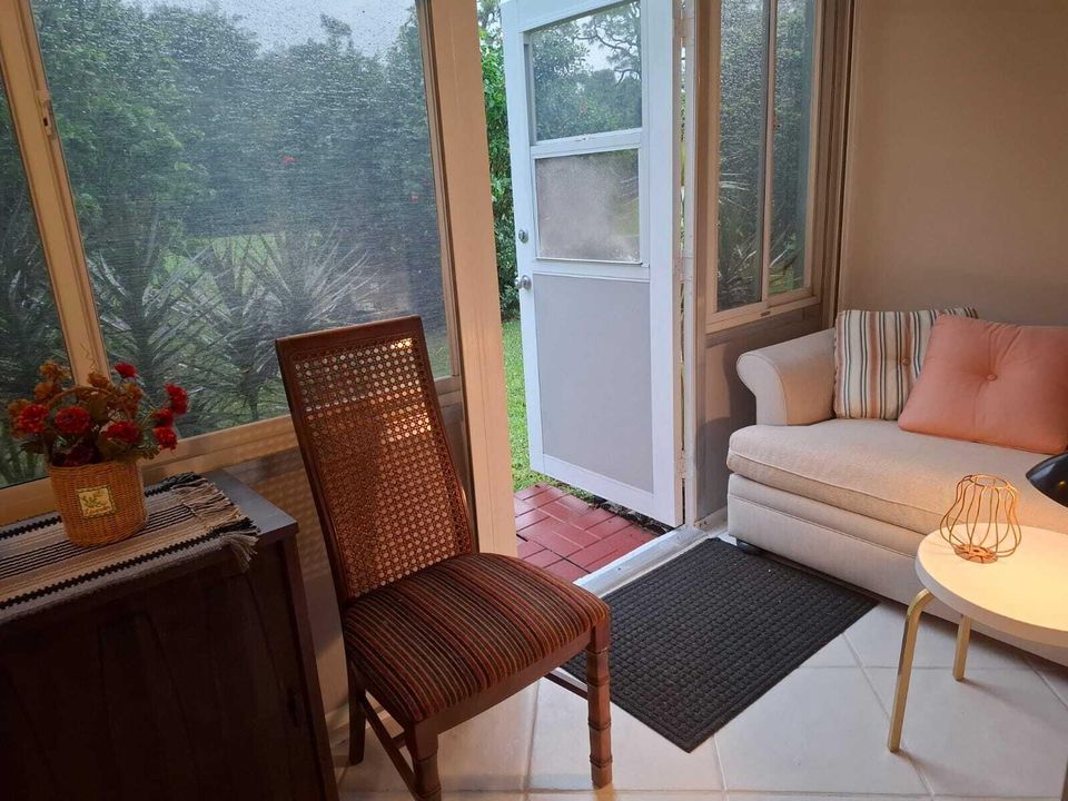 For Rent: $1,850 (1 beds, 1 baths, 700 Square Feet)