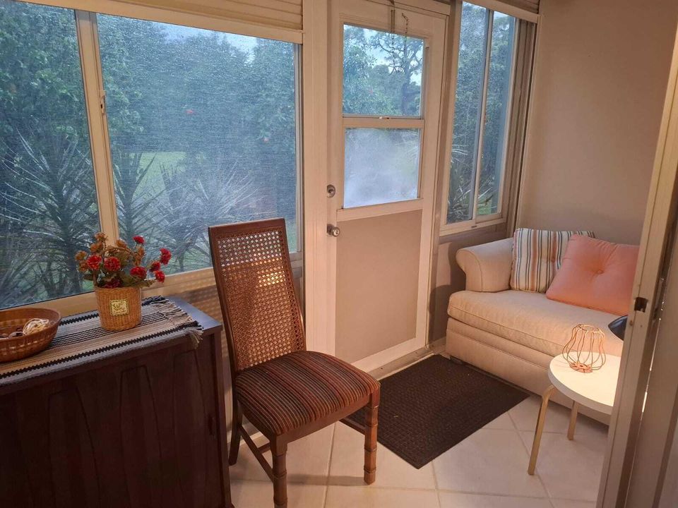 For Rent: $1,850 (1 beds, 1 baths, 700 Square Feet)