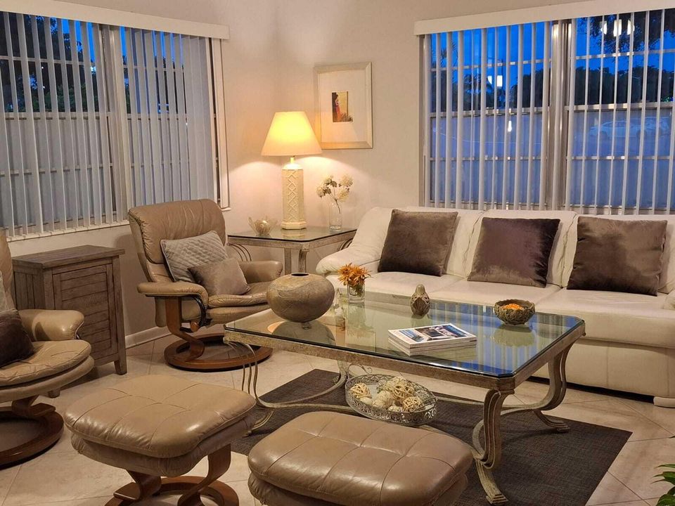 For Rent: $1,850 (1 beds, 1 baths, 700 Square Feet)