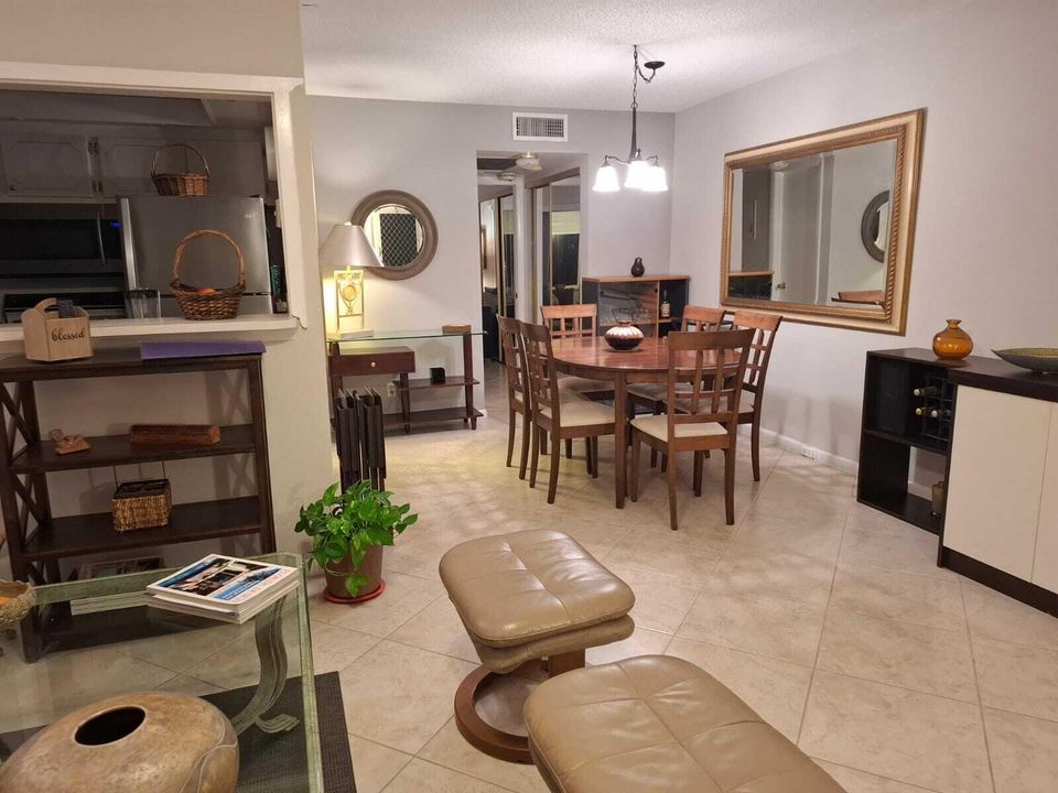 For Rent: $1,850 (1 beds, 1 baths, 700 Square Feet)