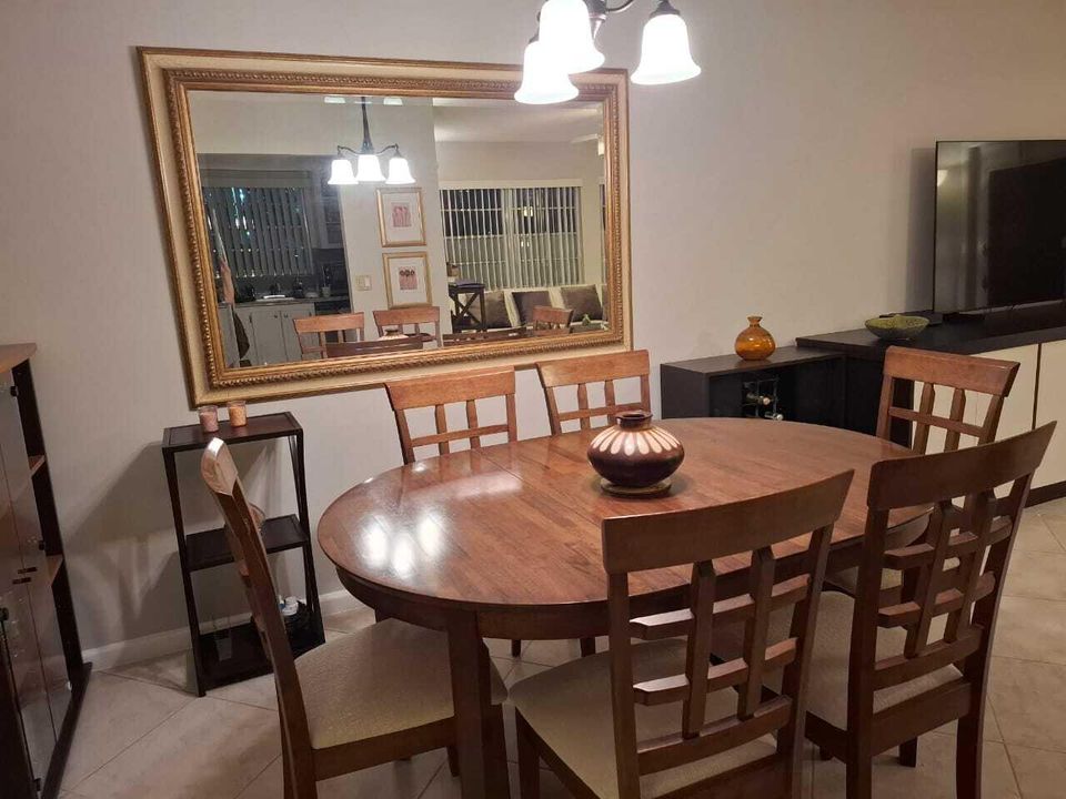 For Rent: $1,850 (1 beds, 1 baths, 700 Square Feet)