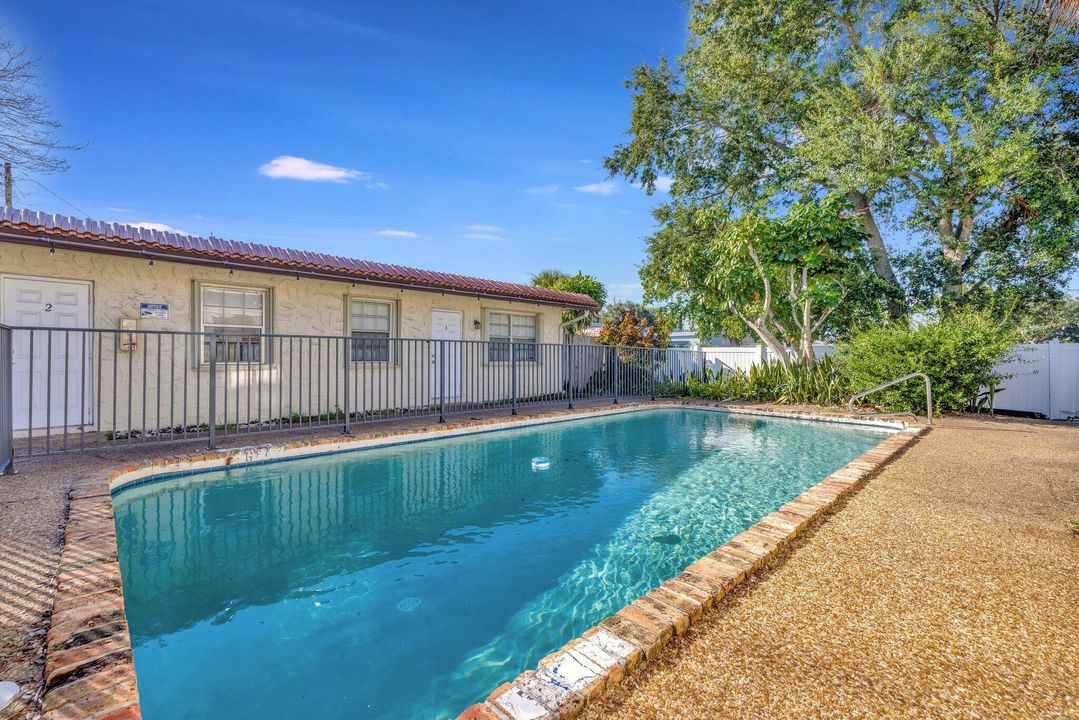 For Rent: $1,600 (1 beds, 1 baths, 977 Square Feet)