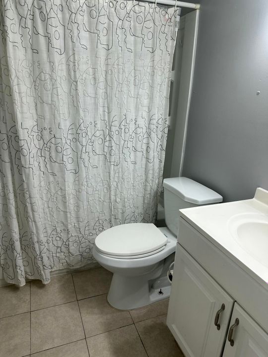 For Rent: $1,600 (1 beds, 1 baths, 977 Square Feet)