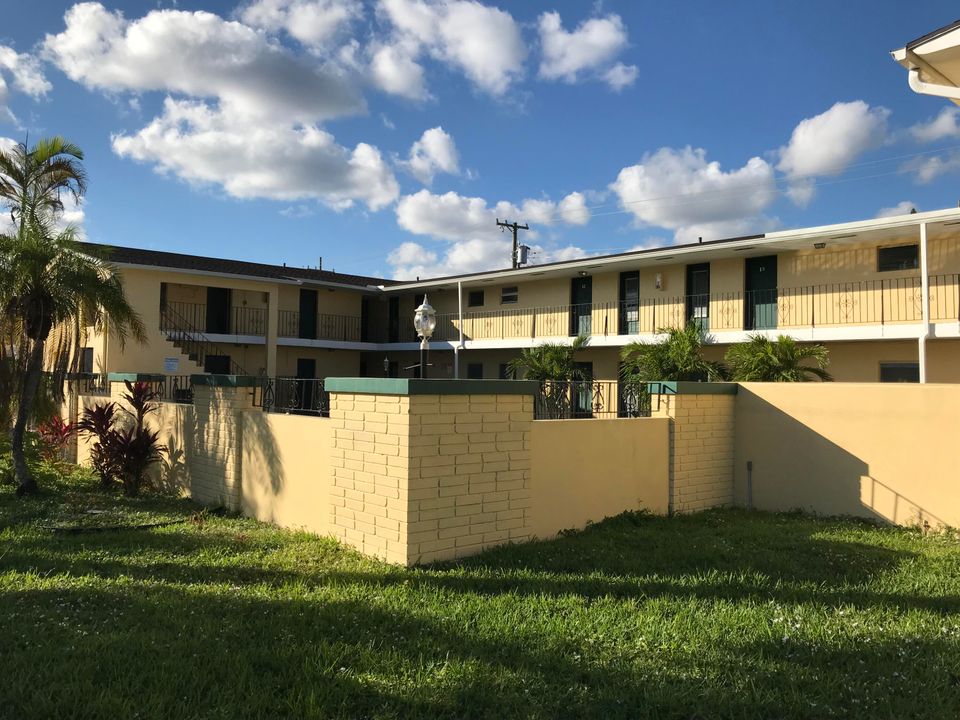 出租: $1,700 (2 贝兹, 16 浴室, 1000 平方英尺)