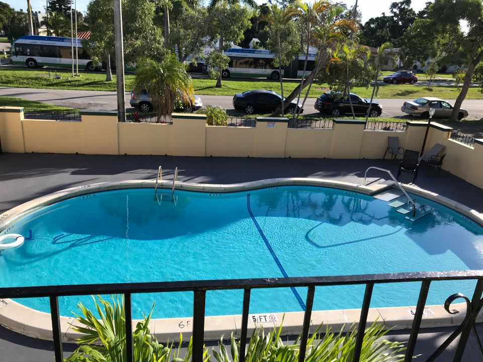 出租: $1,700 (2 贝兹, 16 浴室, 1000 平方英尺)