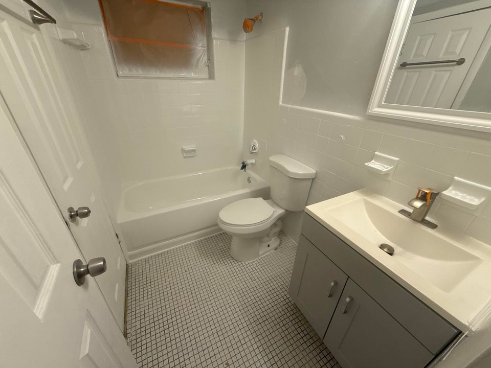 出租: $1,700 (2 贝兹, 16 浴室, 1000 平方英尺)