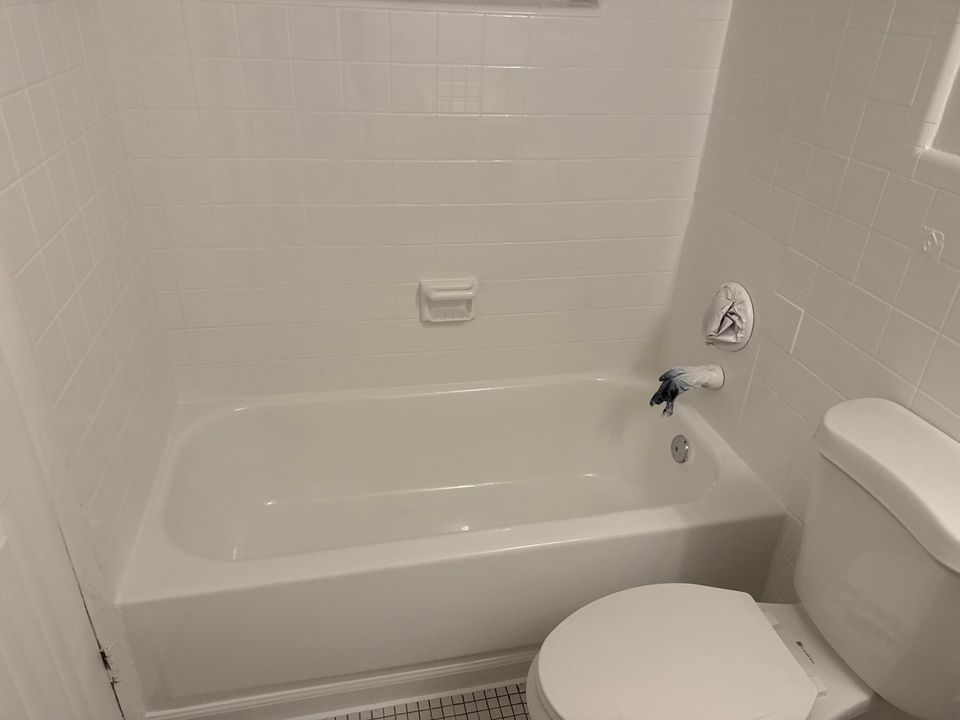 出租: $1,700 (2 贝兹, 16 浴室, 1000 平方英尺)