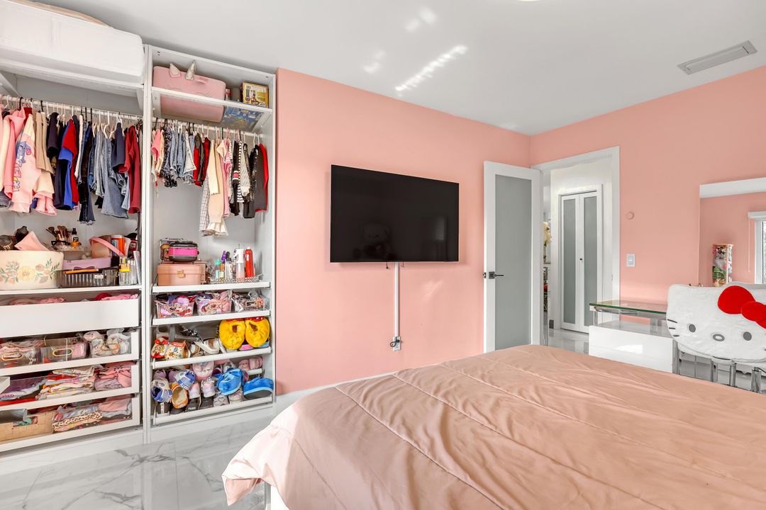 For Sale: $850,000 (3 beds, 2 baths, 1778 Square Feet)