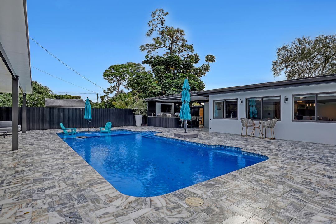 For Sale: $850,000 (3 beds, 2 baths, 1778 Square Feet)