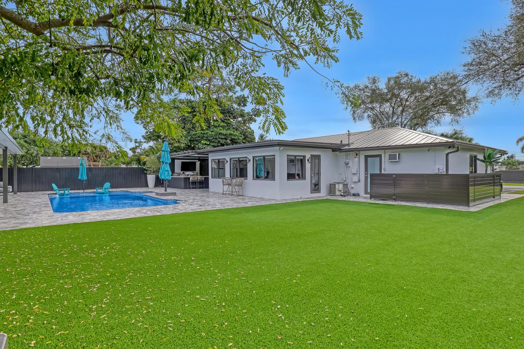 For Sale: $850,000 (3 beds, 2 baths, 1778 Square Feet)