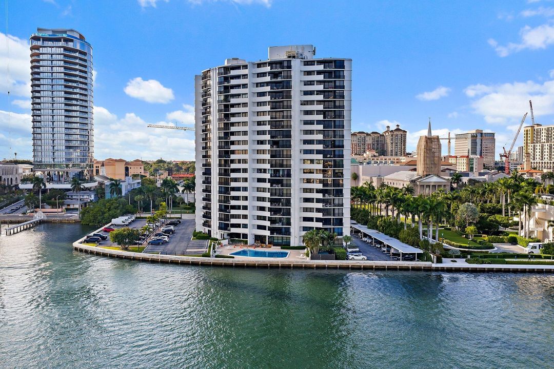 Под контрактом: $1,500,000 (2 спален, 2 ванн, 1247 Квадратных фут)