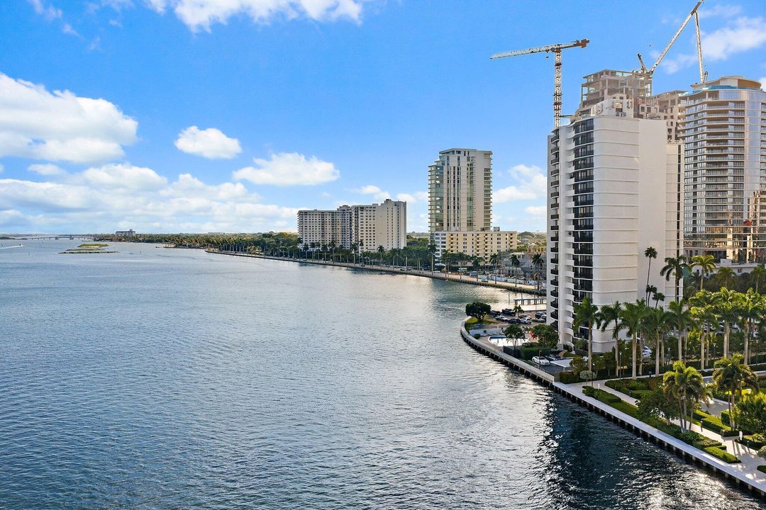 Под контрактом: $1,500,000 (2 спален, 2 ванн, 1247 Квадратных фут)