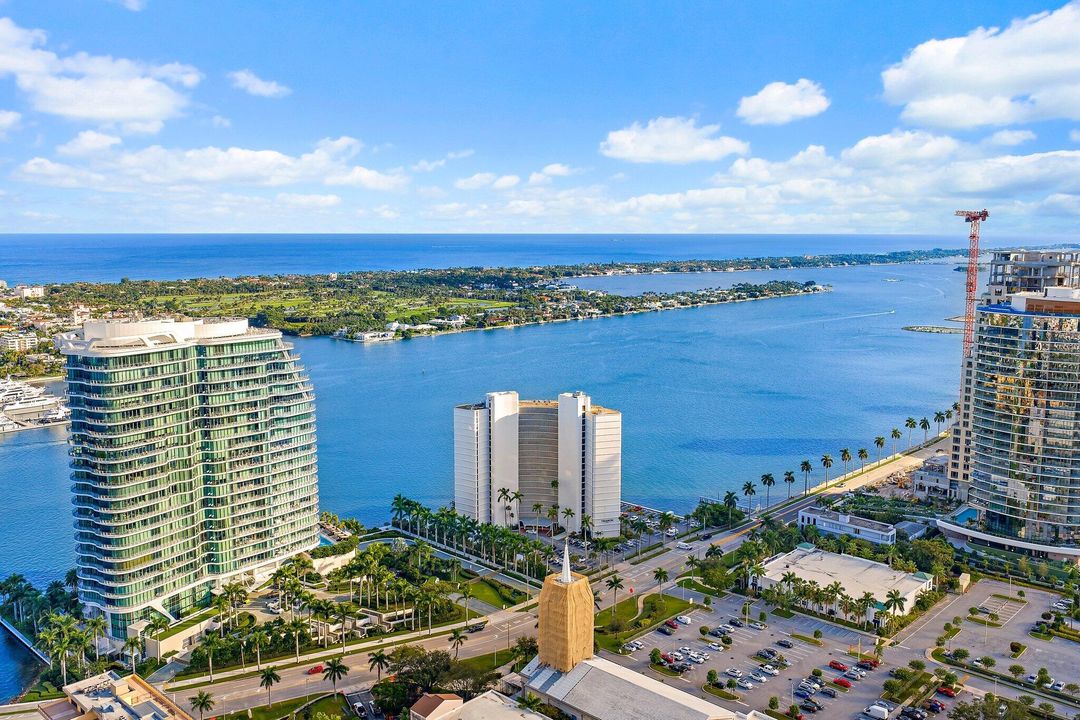 Под контрактом: $1,500,000 (2 спален, 2 ванн, 1247 Квадратных фут)