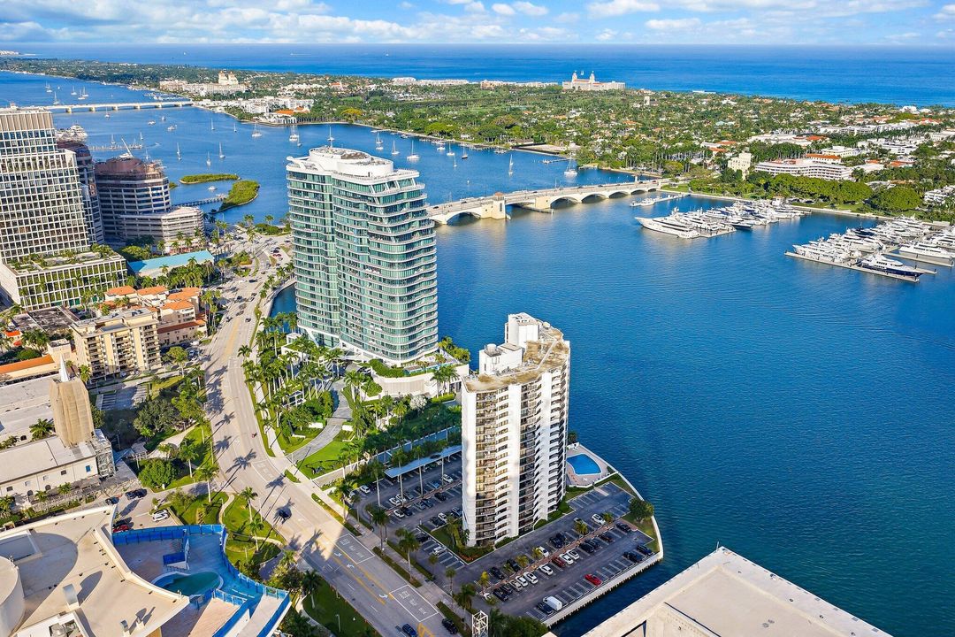 Под контрактом: $1,500,000 (2 спален, 2 ванн, 1247 Квадратных фут)