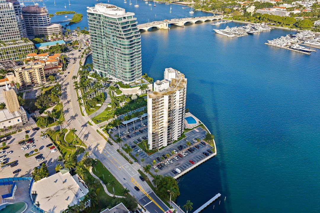 Под контрактом: $1,500,000 (2 спален, 2 ванн, 1247 Квадратных фут)