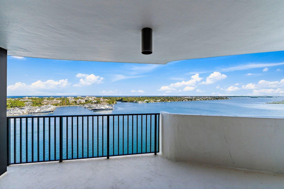 Под контрактом: $1,500,000 (2 спален, 2 ванн, 1247 Квадратных фут)