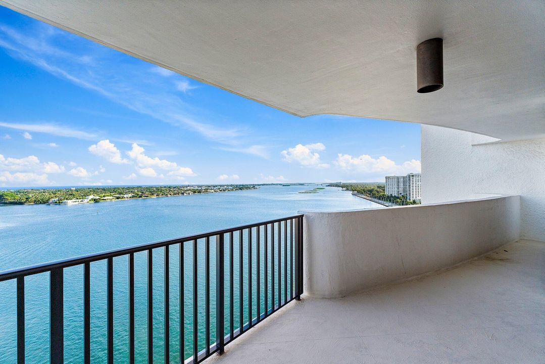 Под контрактом: $1,500,000 (2 спален, 2 ванн, 1247 Квадратных фут)