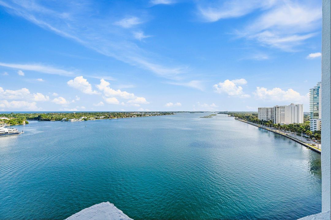 Под контрактом: $1,500,000 (2 спален, 2 ванн, 1247 Квадратных фут)