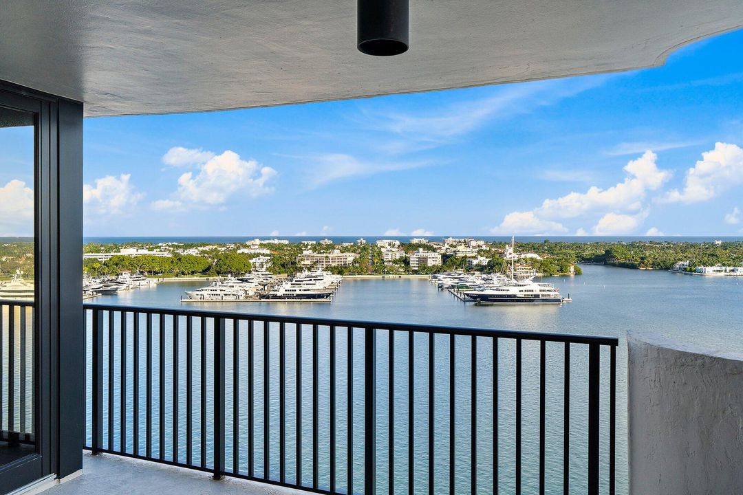 Под контрактом: $1,500,000 (2 спален, 2 ванн, 1247 Квадратных фут)