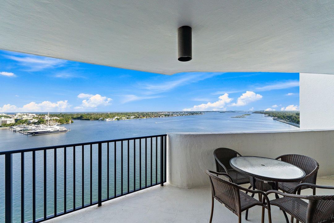 Под контрактом: $1,500,000 (2 спален, 2 ванн, 1247 Квадратных фут)