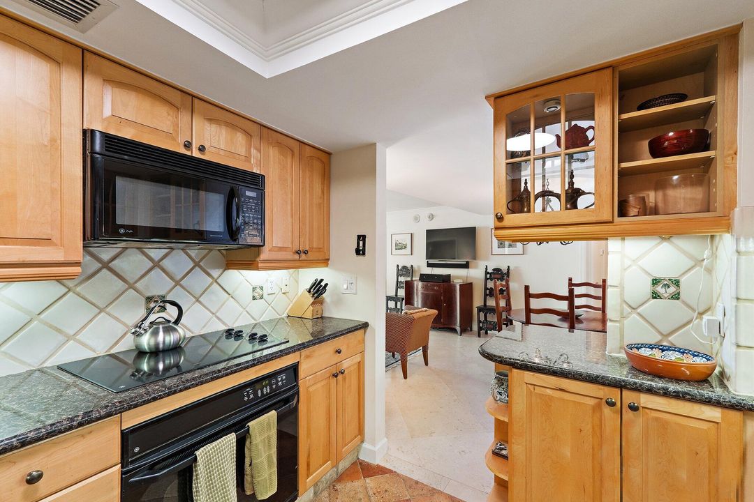 Под контрактом: $1,500,000 (2 спален, 2 ванн, 1247 Квадратных фут)