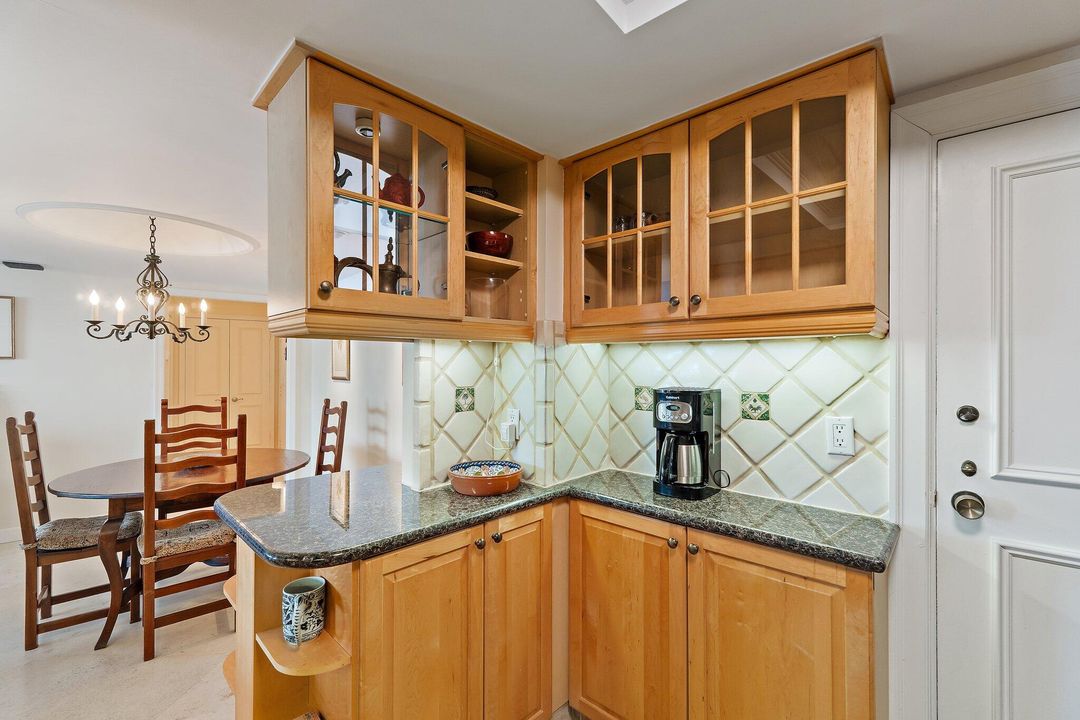 Под контрактом: $1,500,000 (2 спален, 2 ванн, 1247 Квадратных фут)