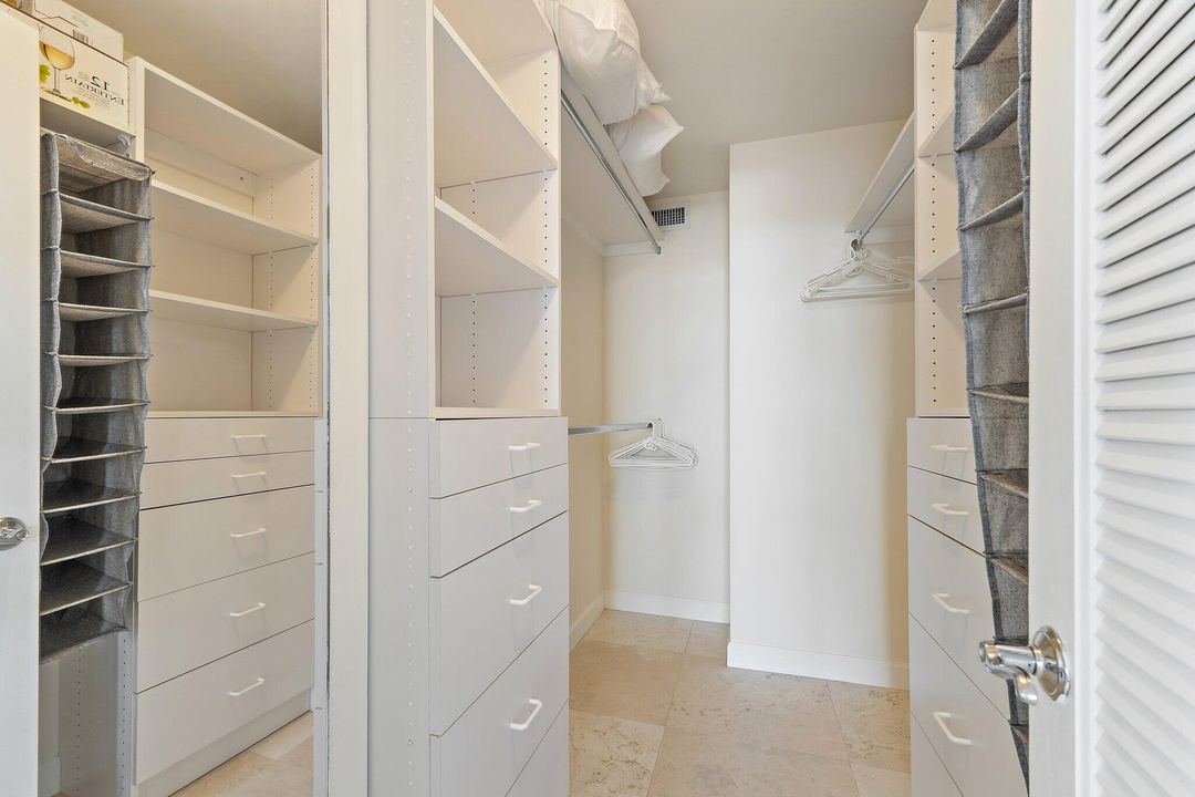 Под контрактом: $1,500,000 (2 спален, 2 ванн, 1247 Квадратных фут)