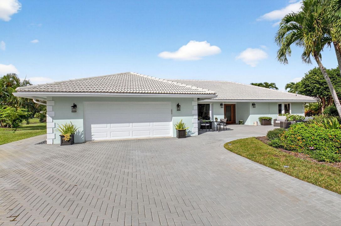 For Sale: $1,750,000 (4 beds, 3 baths, 2884 Square Feet)