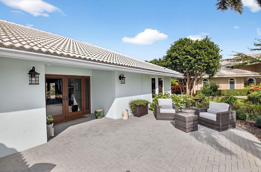 For Sale: $1,750,000 (4 beds, 3 baths, 2884 Square Feet)