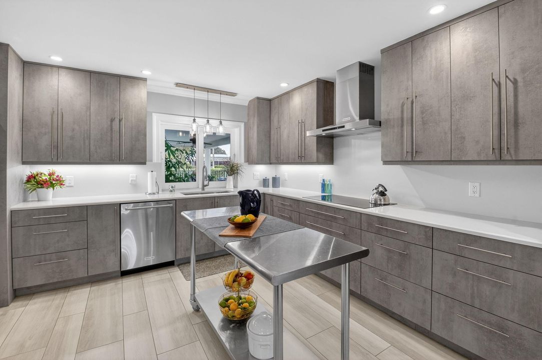 For Sale: $1,750,000 (4 beds, 3 baths, 2884 Square Feet)