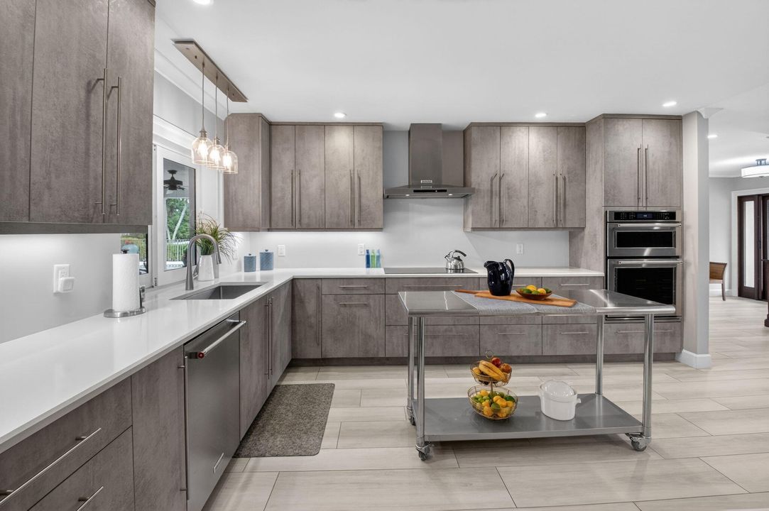 For Sale: $1,750,000 (4 beds, 3 baths, 2884 Square Feet)