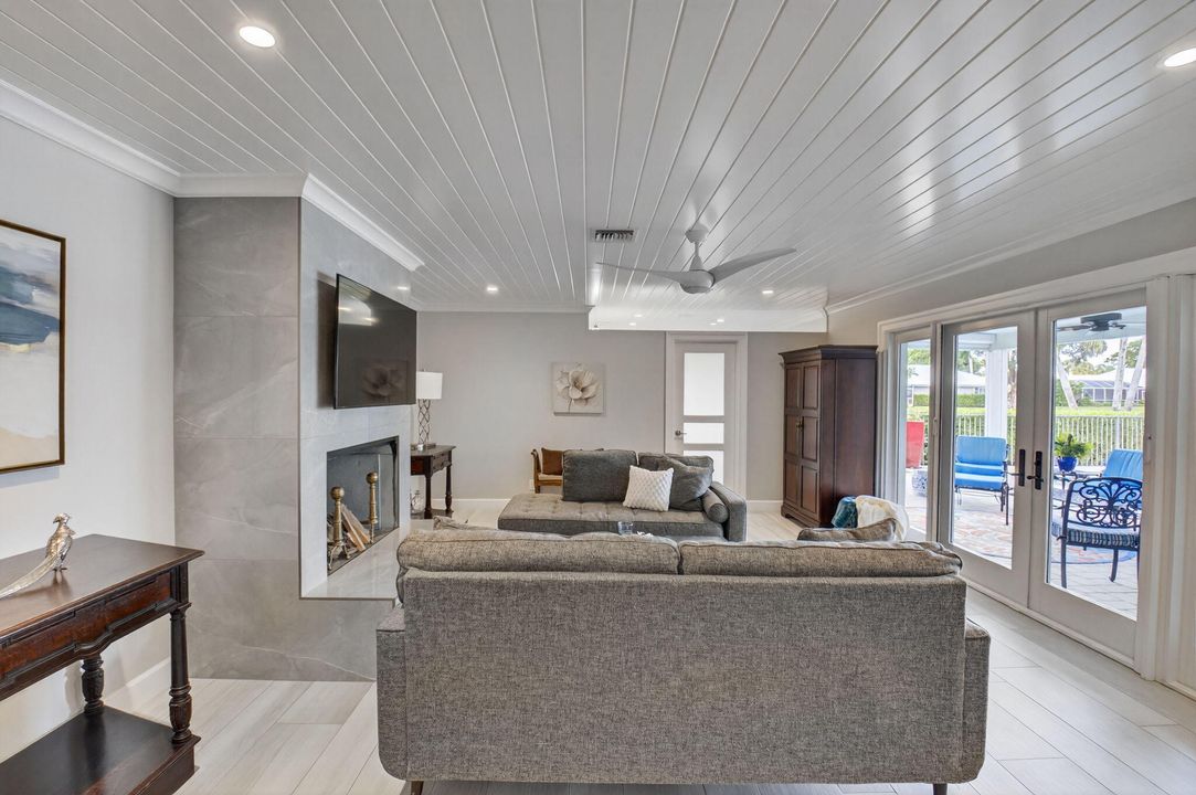 For Sale: $1,750,000 (4 beds, 3 baths, 2884 Square Feet)