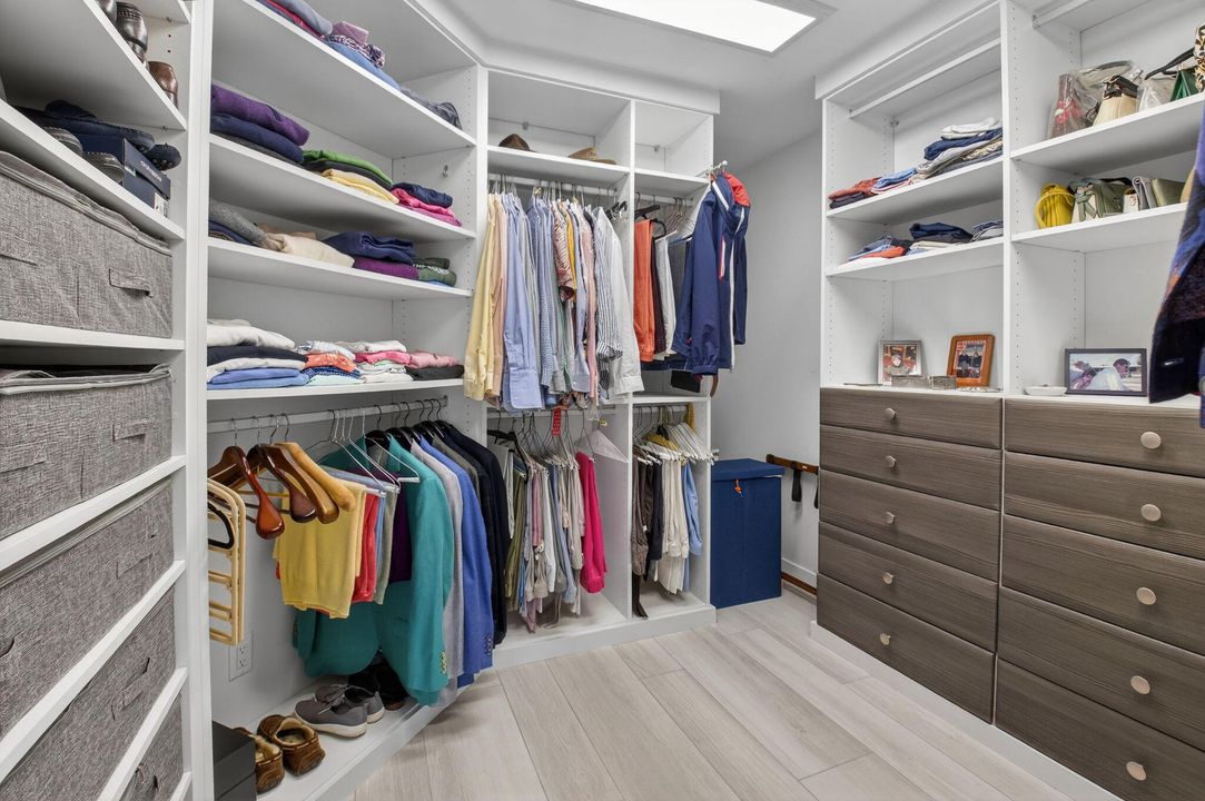 For Sale: $1,750,000 (4 beds, 3 baths, 2884 Square Feet)