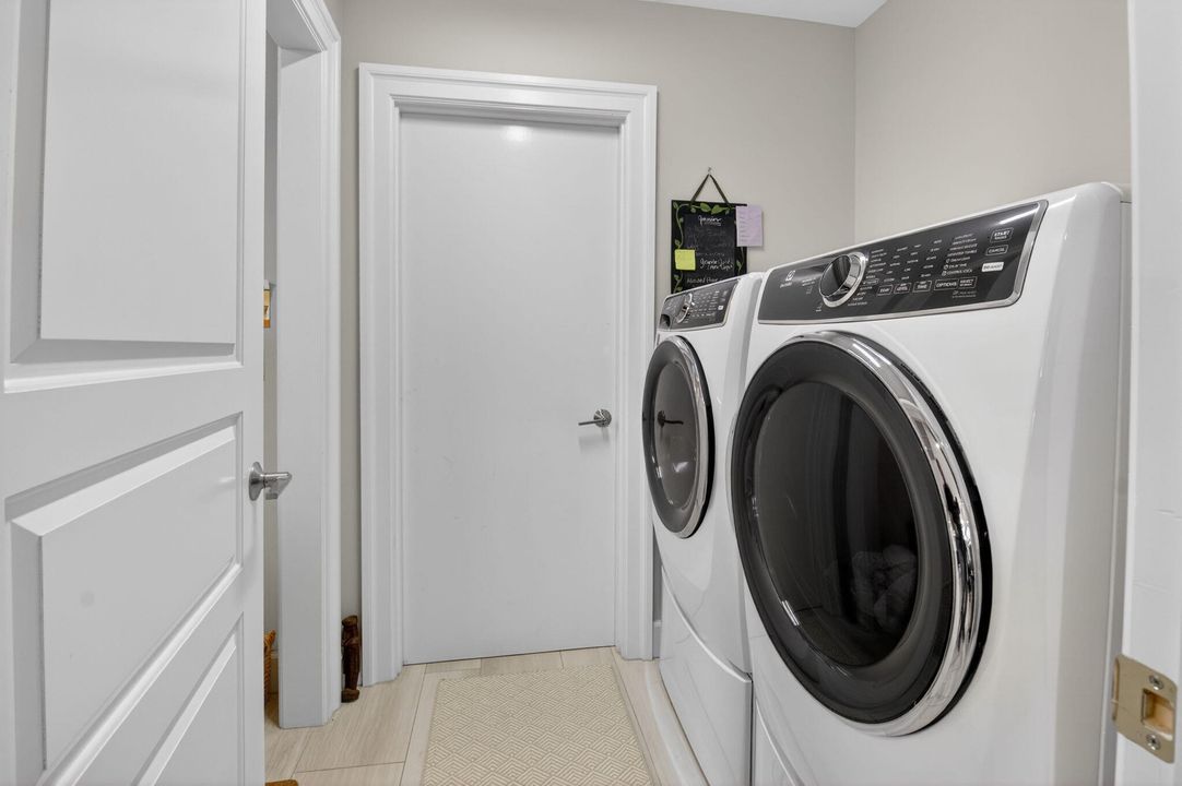 For Sale: $1,750,000 (4 beds, 3 baths, 2884 Square Feet)