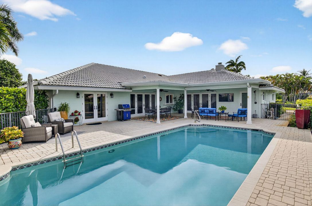 For Sale: $1,750,000 (4 beds, 3 baths, 2884 Square Feet)