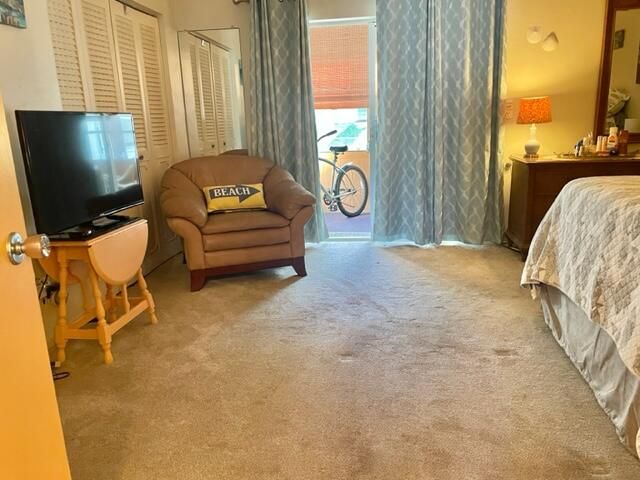 待售: $89,900 (1 贝兹, 1 浴室, 720 平方英尺)