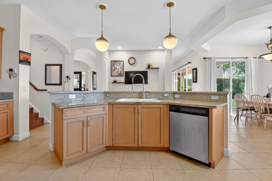 For Rent: $5,000 (5 beds, 3 baths, 3574 Square Feet)