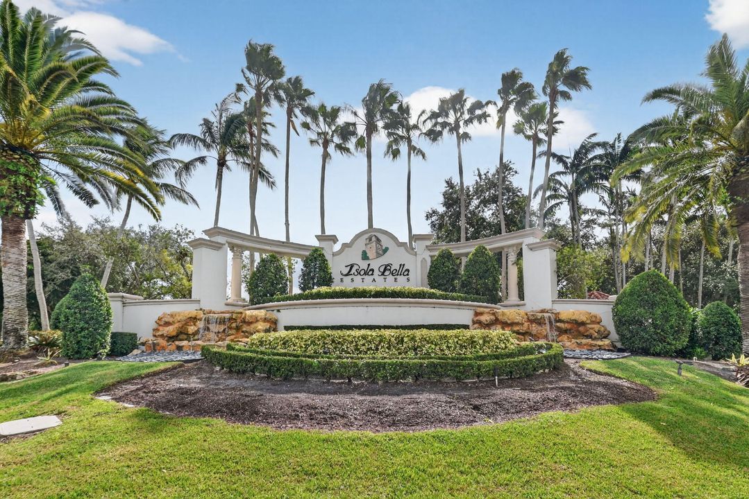 For Rent: $5,000 (5 beds, 3 baths, 3574 Square Feet)