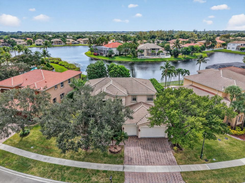 For Rent: $5,000 (5 beds, 3 baths, 3574 Square Feet)